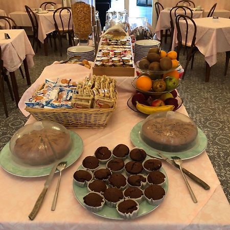 Hotel Valdinievole Lido di Camaiore Exteriör bild