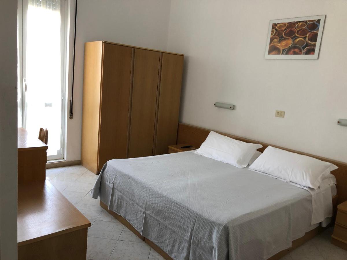 Hotel Valdinievole Lido di Camaiore Exteriör bild