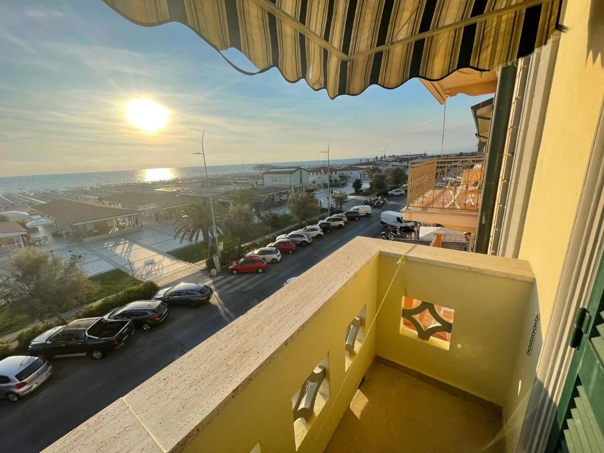 Hotel Valdinievole Lido di Camaiore Exteriör bild