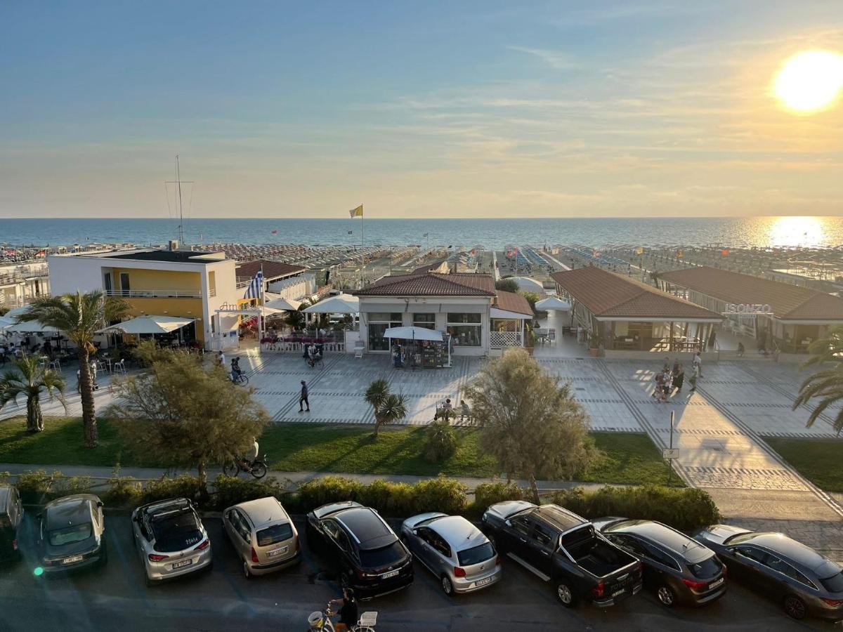 Hotel Valdinievole Lido di Camaiore Exteriör bild