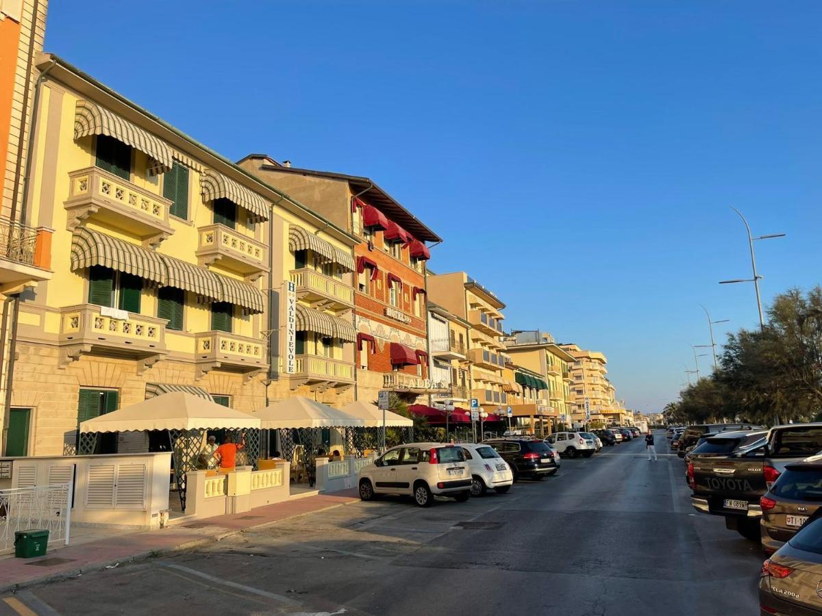 Hotel Valdinievole Lido di Camaiore Exteriör bild