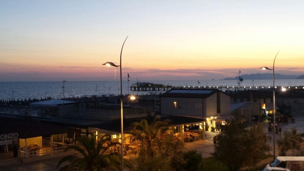 Hotel Valdinievole Lido di Camaiore Exteriör bild