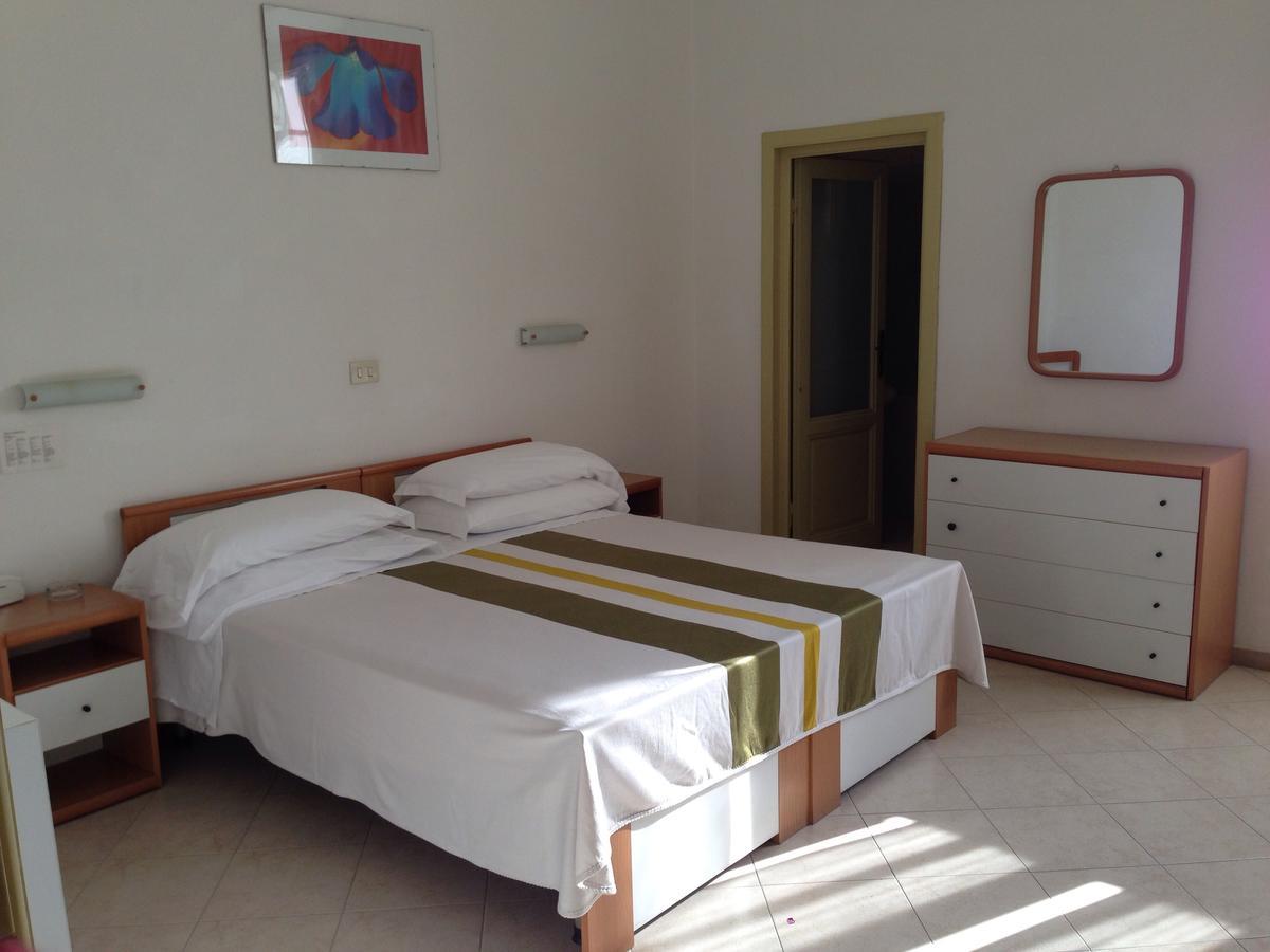 Hotel Valdinievole Lido di Camaiore Exteriör bild