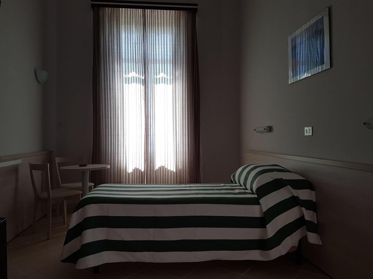 Hotel Valdinievole Lido di Camaiore Exteriör bild