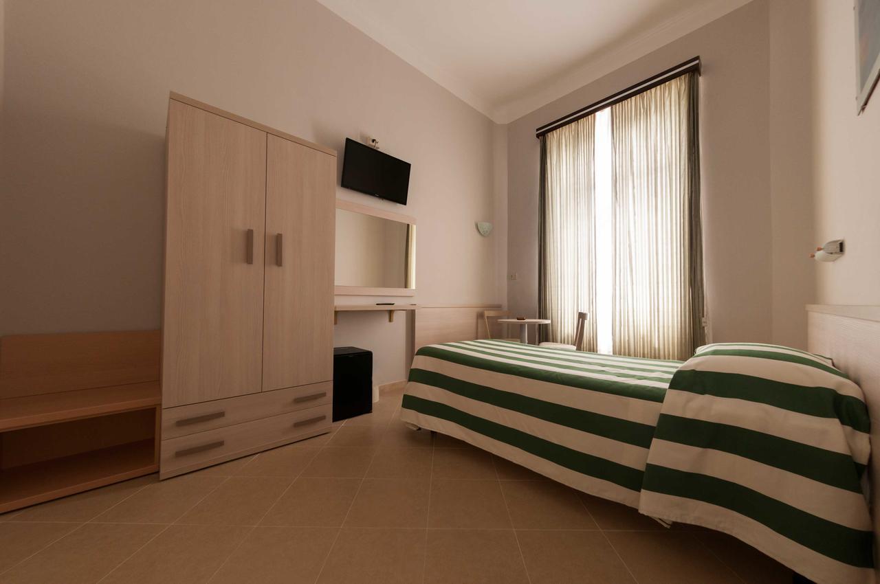 Hotel Valdinievole Lido di Camaiore Exteriör bild