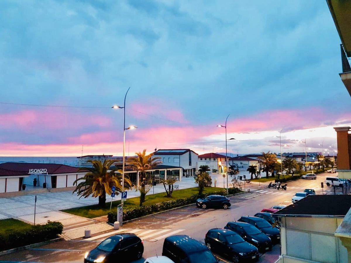 Hotel Valdinievole Lido di Camaiore Exteriör bild