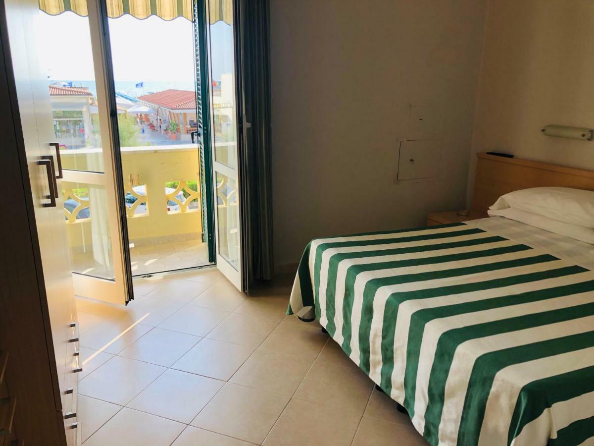 Hotel Valdinievole Lido di Camaiore Exteriör bild