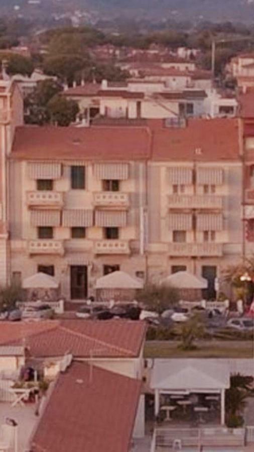 Hotel Valdinievole Lido di Camaiore Exteriör bild