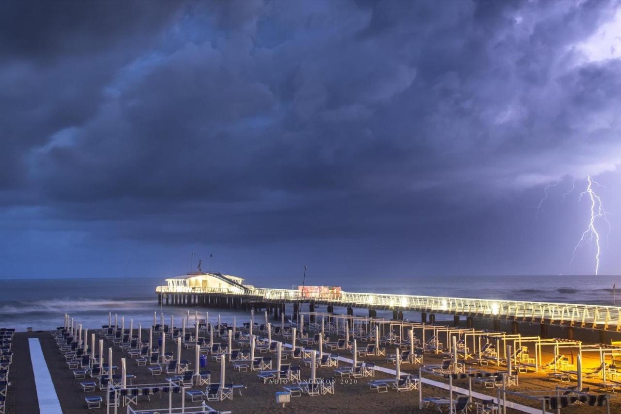 Hotel Valdinievole Lido di Camaiore Exteriör bild